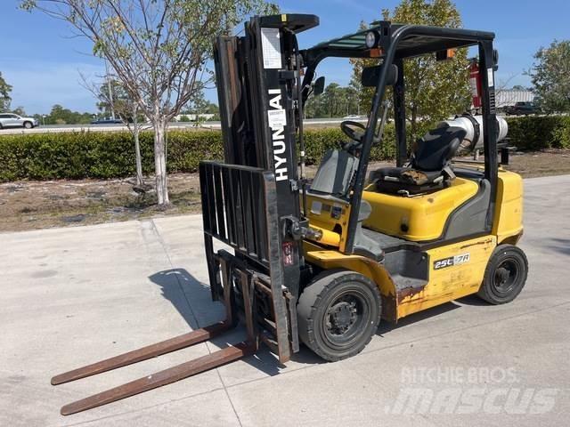 Hyundai 25L-7A 건설 장비 - 기타