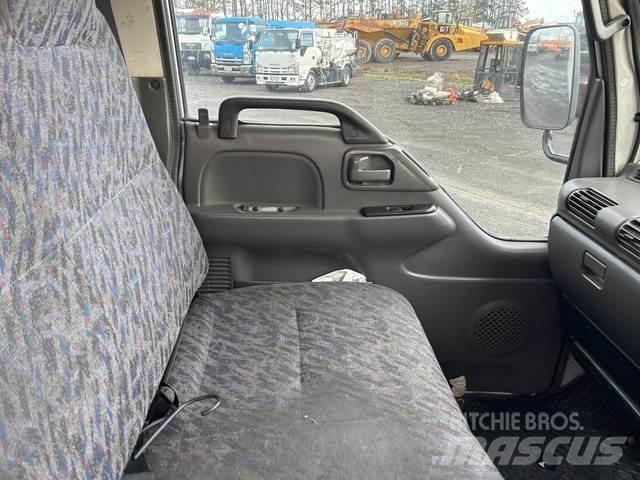 Isuzu NKR300s 건설 장비 - 기타