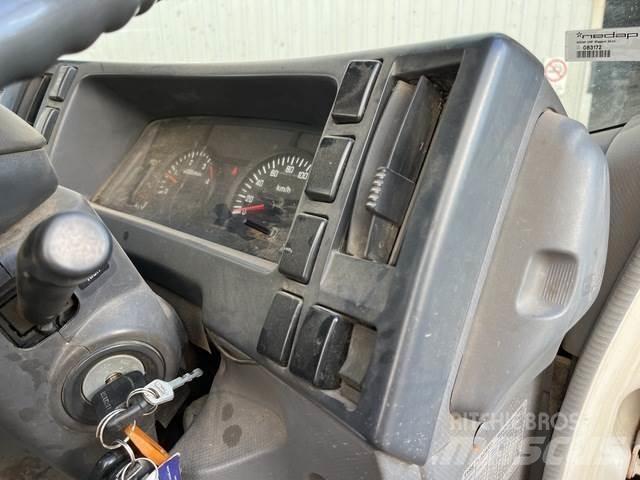 Isuzu NNR 200 플랫베드/드롭사이드 트럭