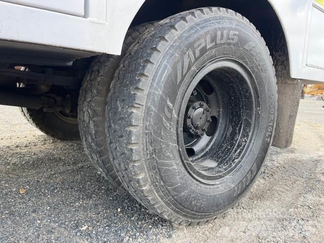 Isuzu NPR 200 건설 장비 - 기타