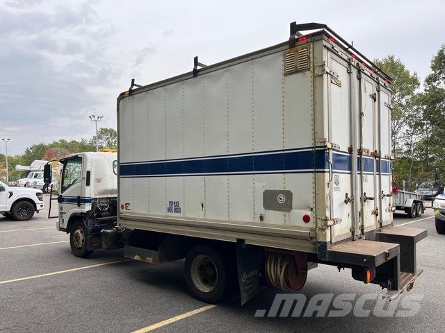 Isuzu NQR 탑차 트럭