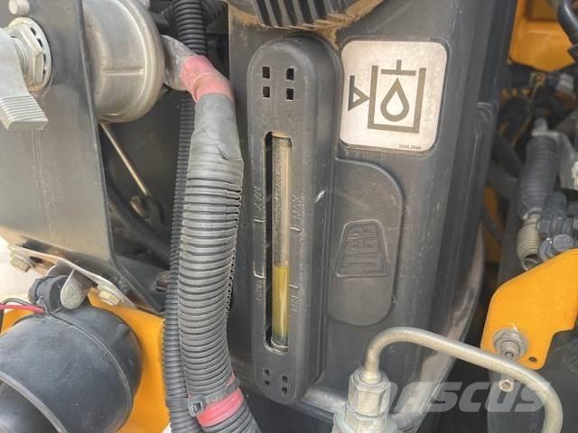 JCB 135 HD  스키드로더