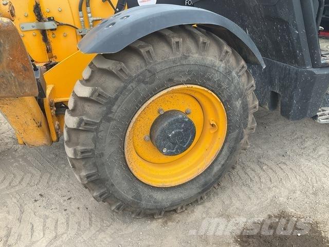 JCB 535-125 텔러 핸들러