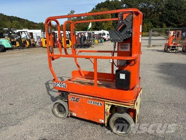 JLG 1230ES 인원/화물 앨리베이터