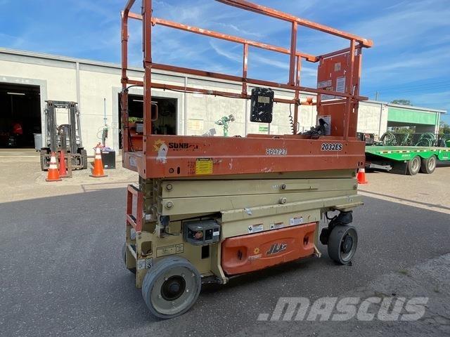 JLG 2032ES 가위형 리프트