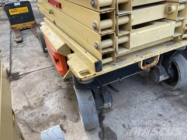 JLG 2646ES 가위형 리프트