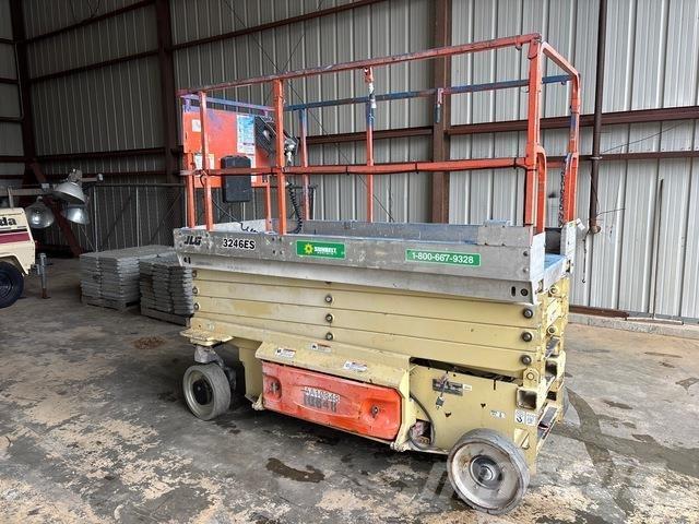 JLG 3246ES 가위형 리프트