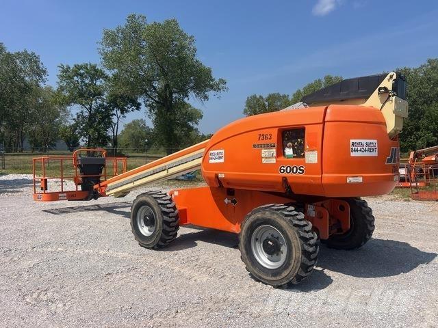 JLG 600S 견인식 전동이동 리프트