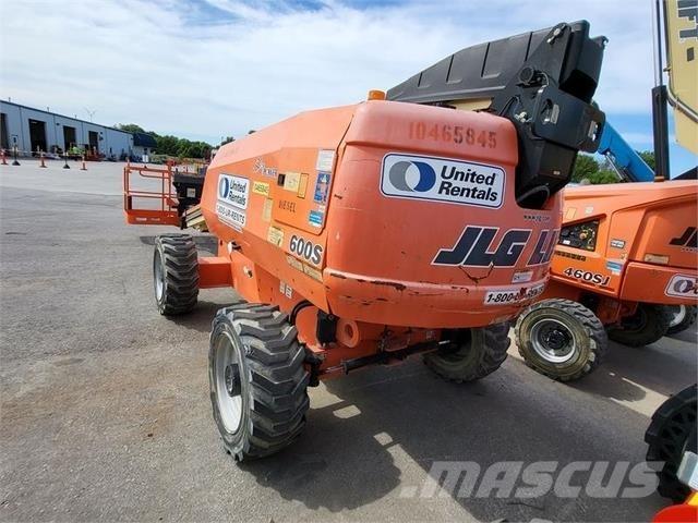 JLG 600S 견인식 전동이동 리프트