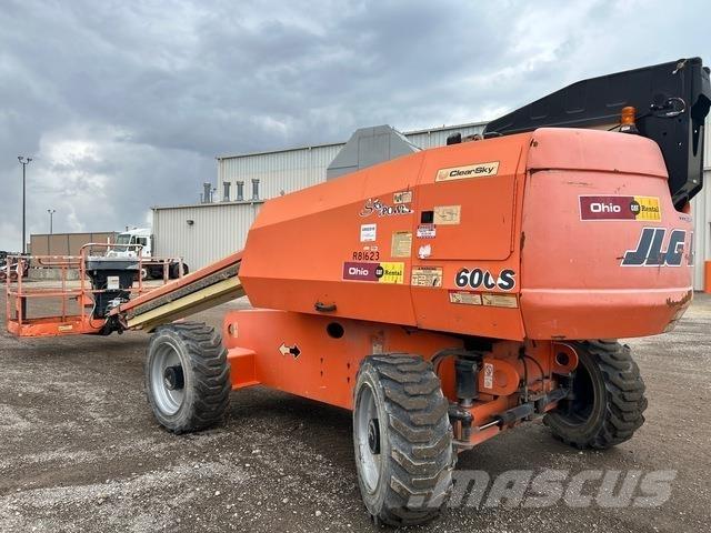 JLG 600S 견인식 전동이동 리프트