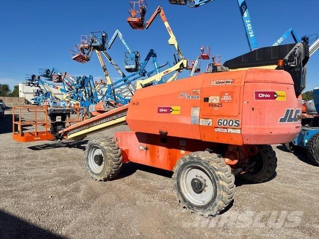 JLG 600S 견인식 전동이동 리프트