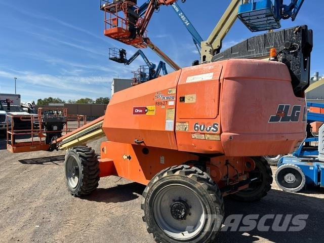 JLG 600S 견인식 전동이동 리프트