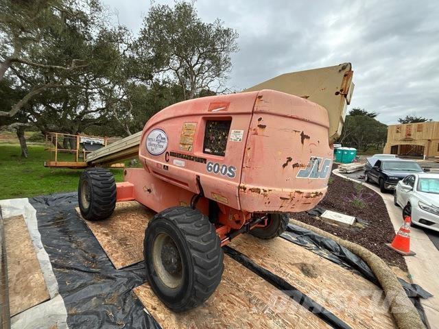 JLG 600S 견인식 전동이동 리프트