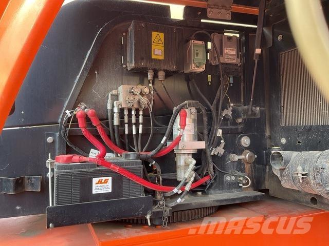 JLG 660SJ 견인식 전동이동 리프트