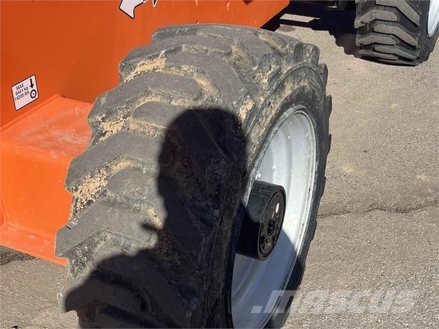 JLG 660SJ 견인식 전동이동 리프트