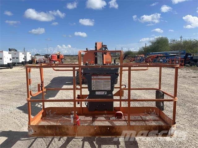 JLG 660SJ 견인식 전동이동 리프트