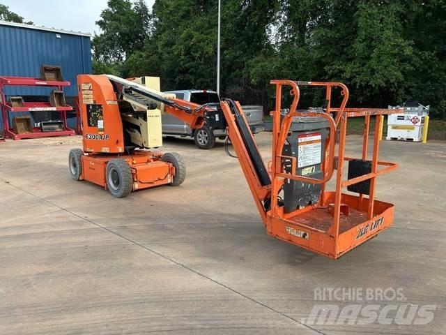 JLG E300AJP 관절형 전동이동 리프트