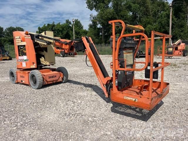 JLG E300AJP 관절형 전동이동 리프트