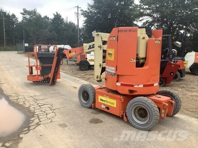 JLG E300AJP 관절형 전동이동 리프트