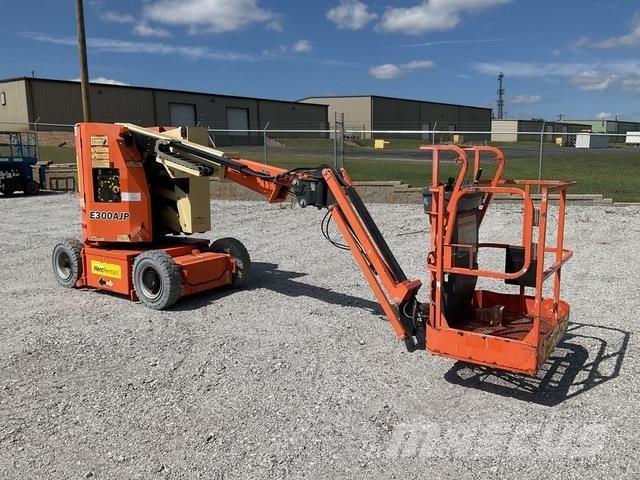 JLG E300AJP 관절형 전동이동 리프트