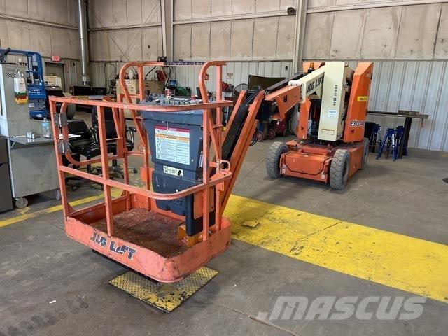JLG E300AJP 관절형 전동이동 리프트