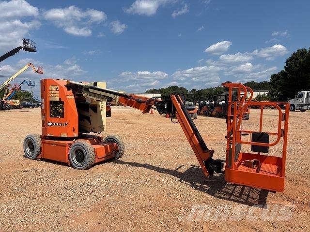 JLG E300AJP 관절형 전동이동 리프트