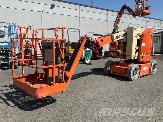 JLG E300AJP 관절형 전동이동 리프트