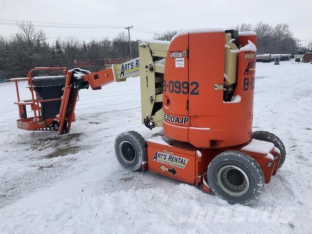 JLG E300AJP 관절형 전동이동 리프트