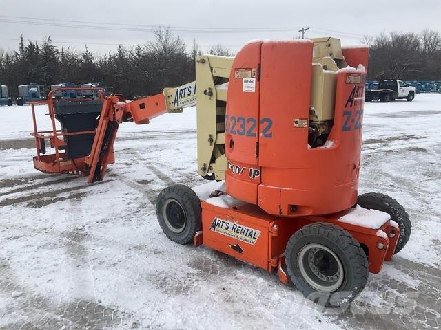 JLG E300AJP 관절형 전동이동 리프트