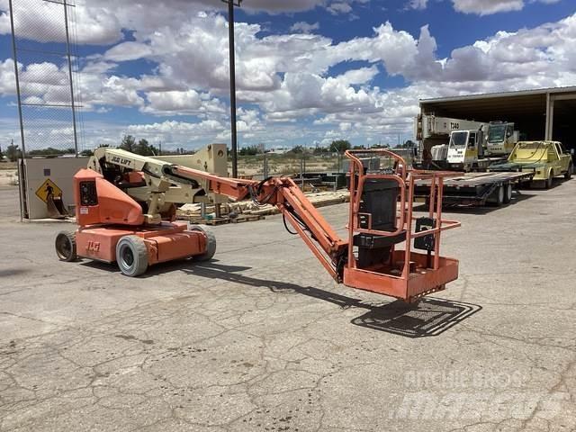 JLG E400AJPN 관절형 전동이동 리프트