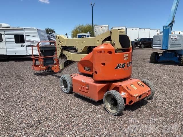 JLG E400AN 관절형 전동이동 리프트