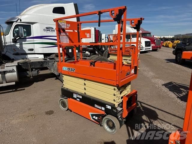 JLG ES1932 가위형 리프트