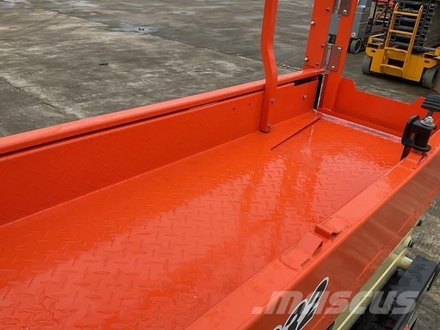 JLG R1932 가위형 리프트
