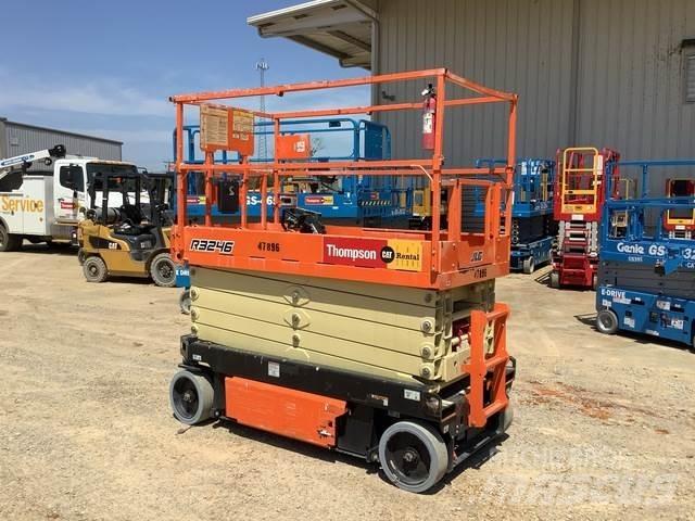 JLG R3246 가위형 리프트