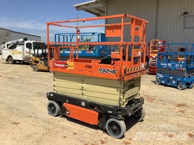 JLG R3246 가위형 리프트