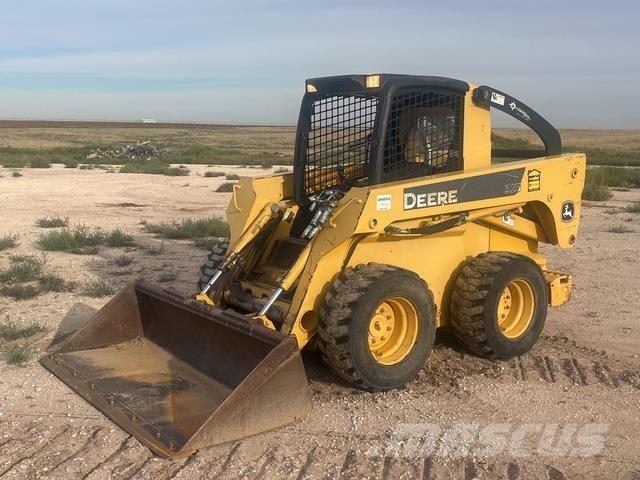 John Deere 325  스키드로더