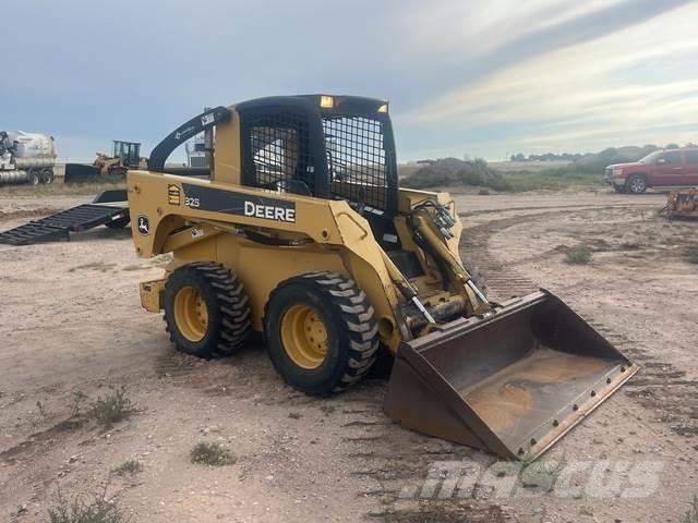 John Deere 325  스키드로더