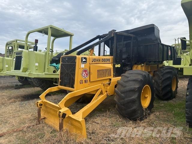 John Deere 640 목재스키더