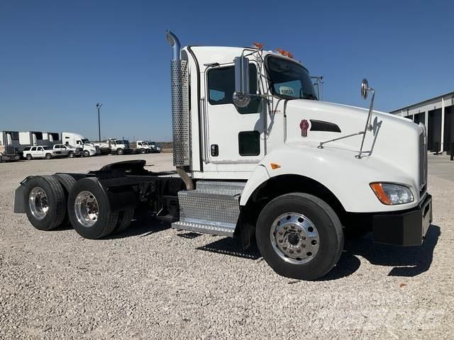 Kenworth T440 트랙터 유닛