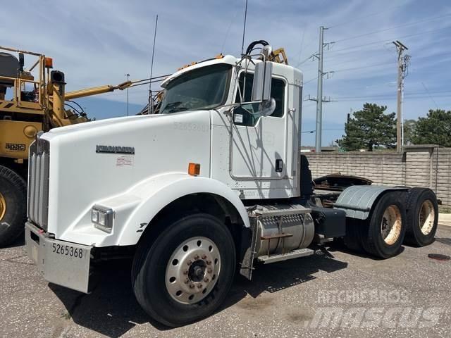 Kenworth T800B 트랙터 유닛