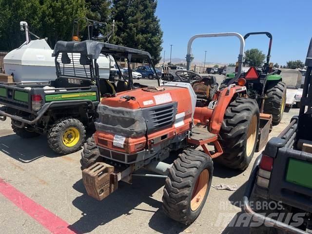 Kubota L3010D 소형 트랙터