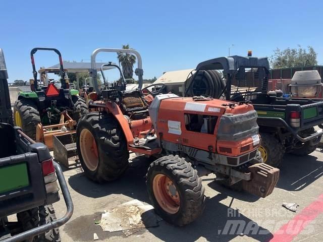 Kubota L3010D 소형 트랙터