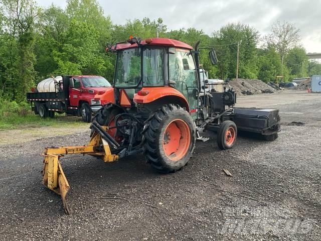 Kubota M5040 실내 청소기