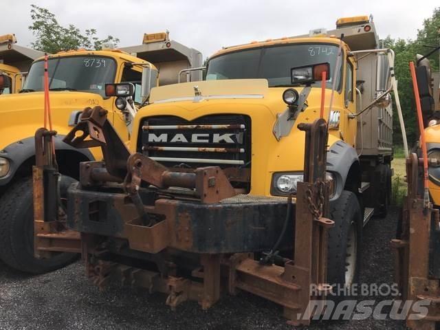 Mack 700 제설 블레이드 및 제설기