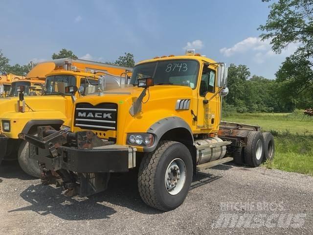 Mack 700 제설 블레이드 및 제설기