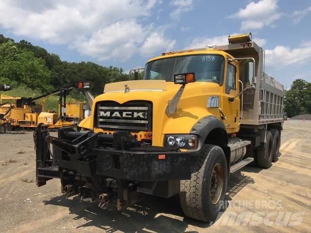 Mack 700 제설 블레이드 및 제설기