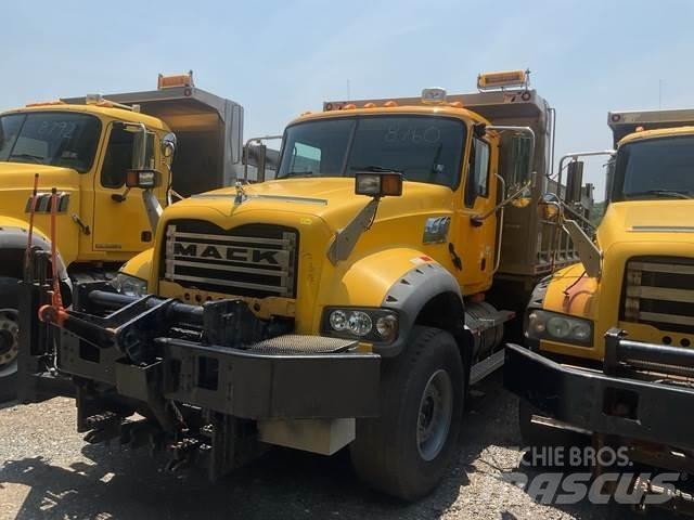 Mack 700 제설 블레이드 및 제설기