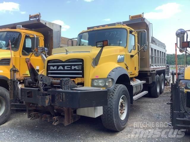 Mack 700 제설 블레이드 및 제설기