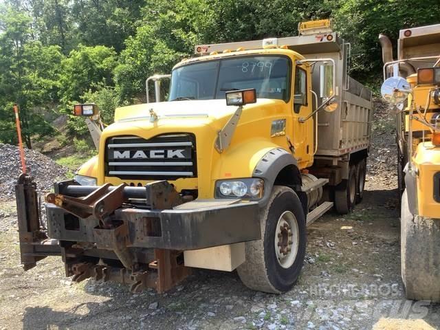 Mack 700 제설 블레이드 및 제설기