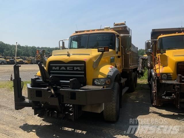 Mack 700 제설 블레이드 및 제설기